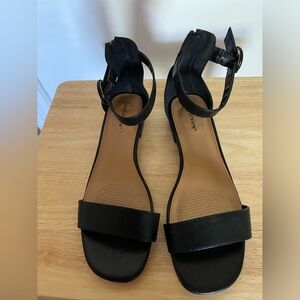 Comfortview Women's Wide Width The Alora Sandal (WW- VERY wide) Never worn